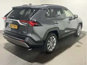 Toyota RAV4 (2022) thumbnail 3