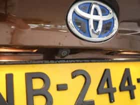 Toyota C-HR (2017) thumbnail 15