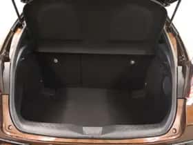 Toyota C-HR (2017) thumbnail 16