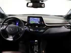 Toyota C-HR (2017) thumbnail 3