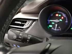 Toyota C-HR (2017) thumbnail 25