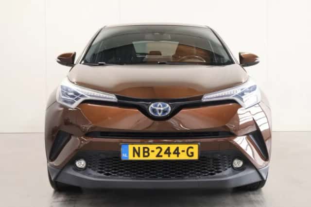 Toyota C-HR (2017) thumbnail 6