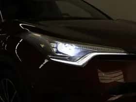 Toyota C-HR (2017) thumbnail 10