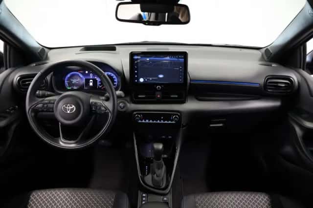 Toyota Yaris (2024) thumbnail 3
