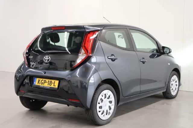 Toyota Aygo (2021) thumbnail 2