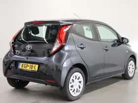 Toyota Aygo (2021) thumbnail 2