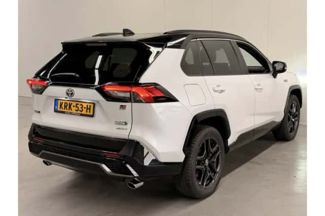 Toyota RAV4 (2024) thumbnail 2