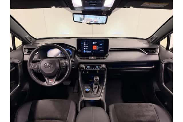 Toyota RAV4 (2024) thumbnail 3