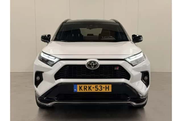 Toyota RAV4 (2024) thumbnail 6