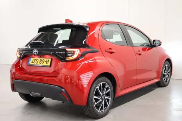 Toyota Yaris (2022) thumbnail 2