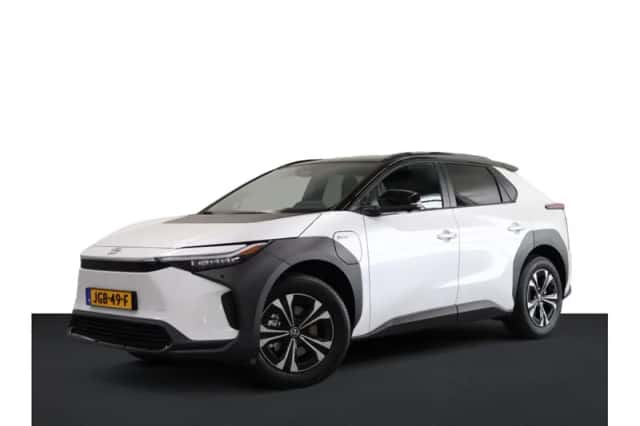 Toyota bZ4X (2025) thumbnail 1