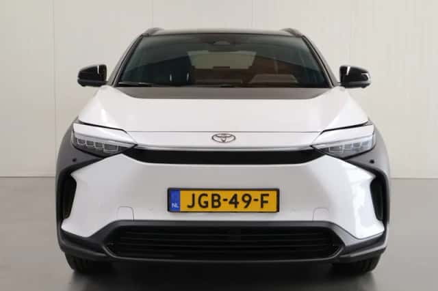 Toyota bZ4X (2025) thumbnail 6