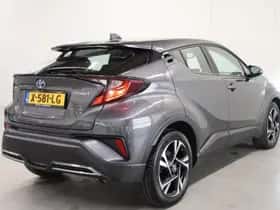 Toyota C-HR (2023) thumbnail 2