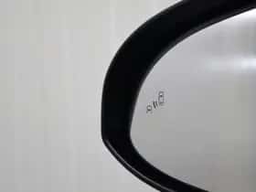 Toyota C-HR (2023) thumbnail 11