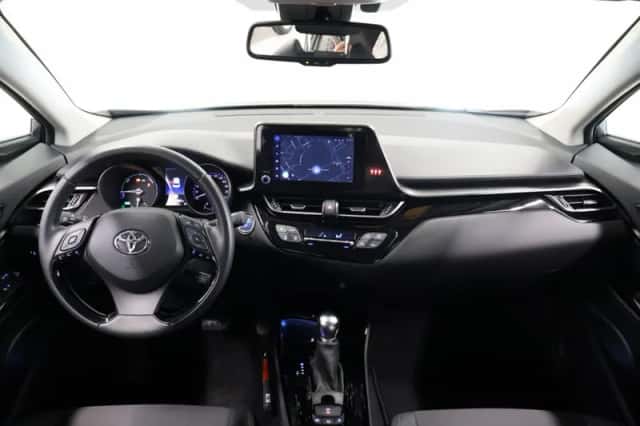 Toyota C-HR (2023) thumbnail 3