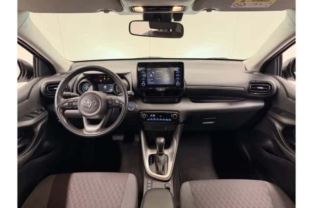 Toyota Yaris (2022) thumbnail 3