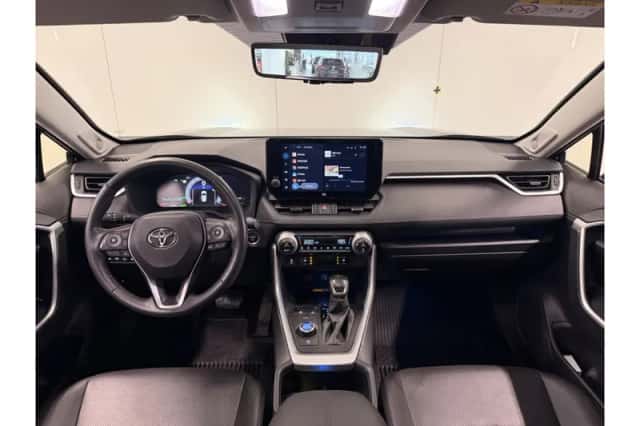 Toyota RAV4 (2024) thumbnail 3