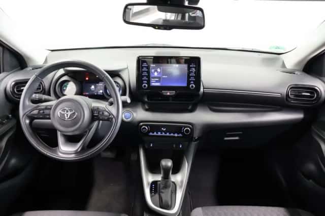Toyota Yaris (2022) thumbnail 3