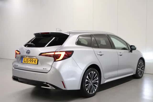 Toyota Corolla (2024) thumbnail 2