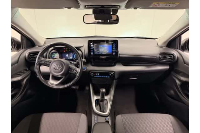 Toyota Yaris (2022) thumbnail 3