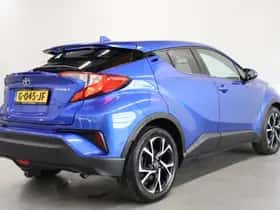 Toyota C-HR (2019) thumbnail 2