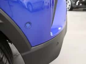 Toyota C-HR (2019) thumbnail 16
