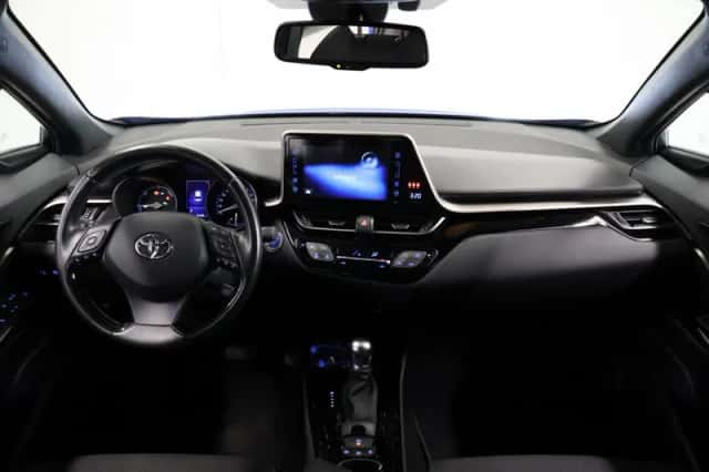 Toyota C-HR (2019) thumbnail 3