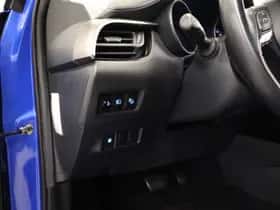 Toyota C-HR (2019) thumbnail 23