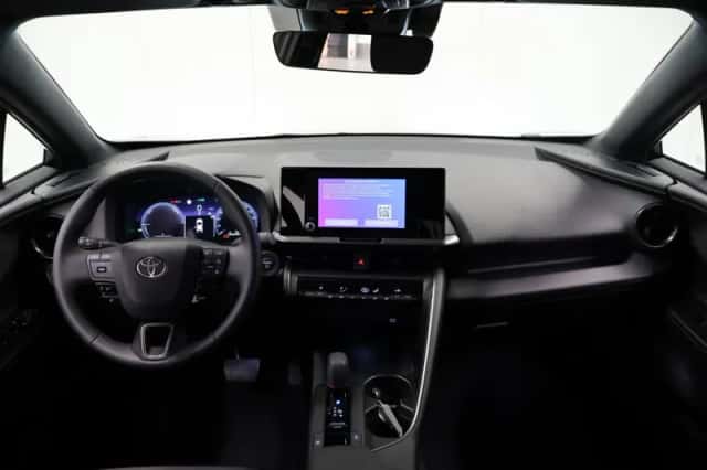 Toyota C-HR (2025) thumbnail 3