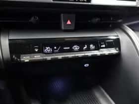 Toyota C-HR (2025) thumbnail 28