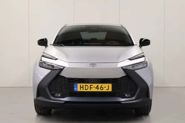 Toyota C-HR (2025) thumbnail 6