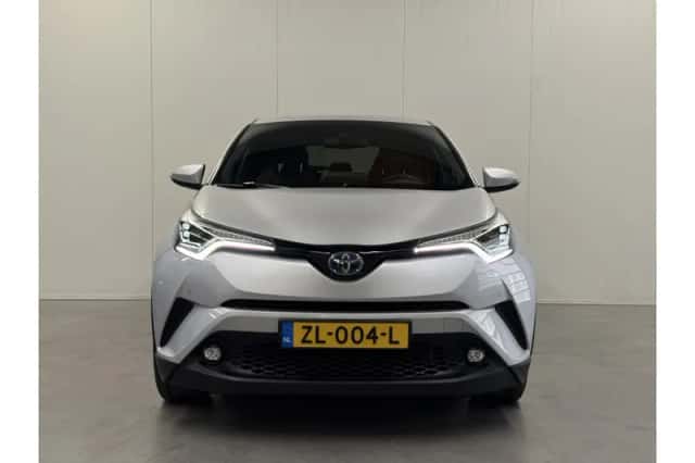 Toyota C-HR (2019) thumbnail 2