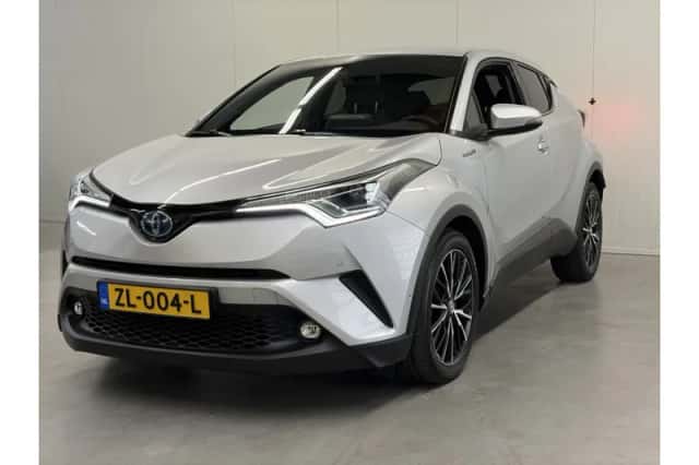 Toyota C-HR (2019) thumbnail 4