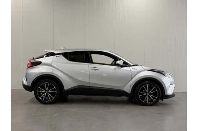 Toyota C-HR (2019) thumbnail 5