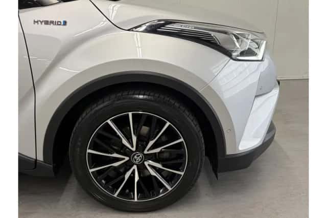Toyota C-HR (2019) thumbnail 6