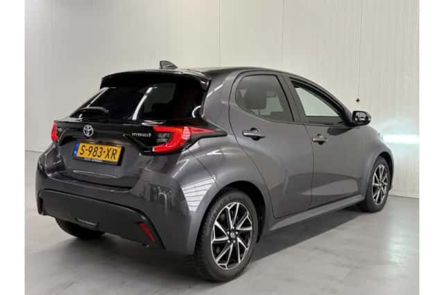 Toyota Yaris (2023) thumbnail 2