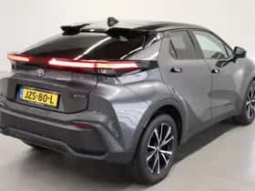 Toyota C-HR (2025) thumbnail 2