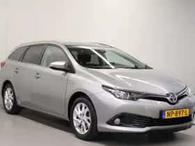 Toyota Auris (2016) thumbnail 2