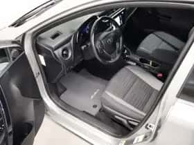 Toyota Auris (2016) thumbnail 13