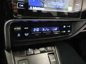 Toyota Auris (2016) thumbnail 17