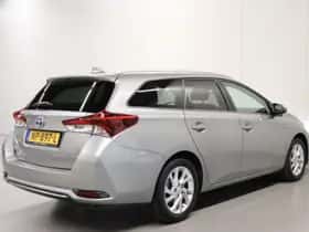 Toyota Auris (2016) thumbnail 3