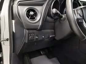 Toyota Auris (2016) thumbnail 24