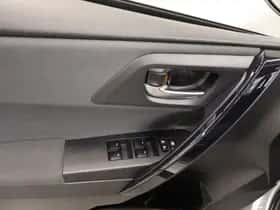 Toyota Auris (2016) thumbnail 25