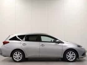Toyota Auris (2016) thumbnail 5