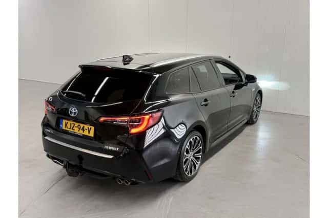 Toyota Corolla (2021) thumbnail 2