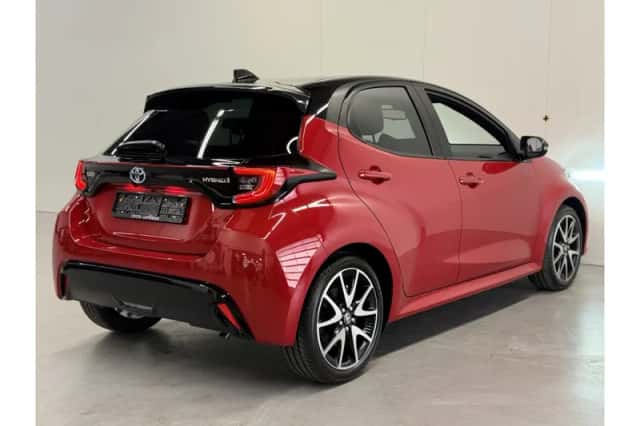 Toyota Yaris (2022) thumbnail 2