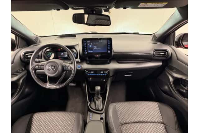 Toyota Yaris (2022) thumbnail 3