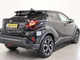 Toyota C-HR (2022) thumbnail 2