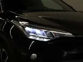 Toyota C-HR (2022) thumbnail 11