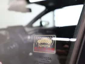 Toyota C-HR (2022) thumbnail 19